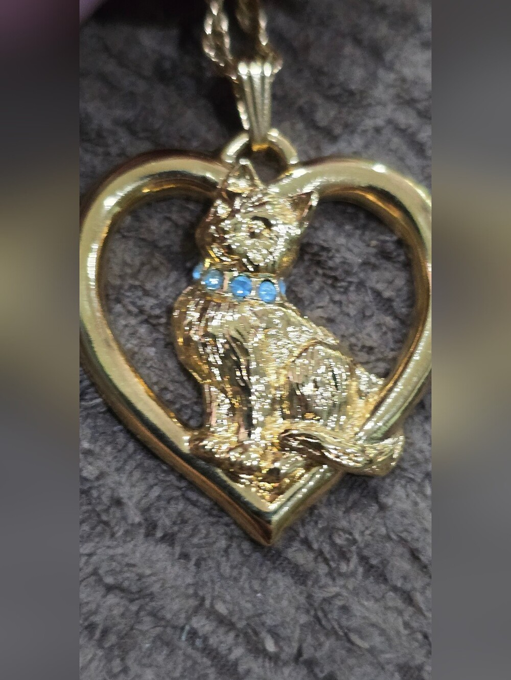 Vintage Avon "Sophisticated Cat" Heart Pendant Necklace – Late 1980s 1990s
